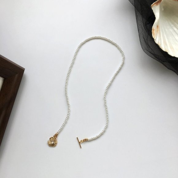 Golden Daisy Pearl Metal Necklace Choker - Picture 6 of 11